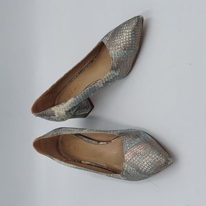 M. Gemi Womens Snakeskin leather pointed toe short block heel pumps